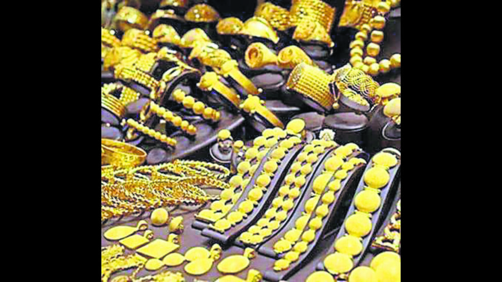 After nearing ₹1 lakh, gold tanks to ₹96,000 in Lucknow