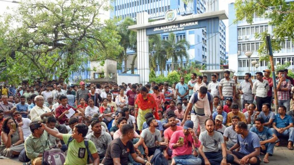 Agitating teachers to be booked for vandalism, attacking law keepers: Bengal Police | Kolkata