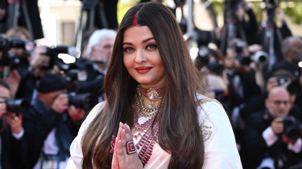Aishwarya Rai serves desi royalty in a sari with sindoor at Cannes Film Festival. See pics | Bollywood