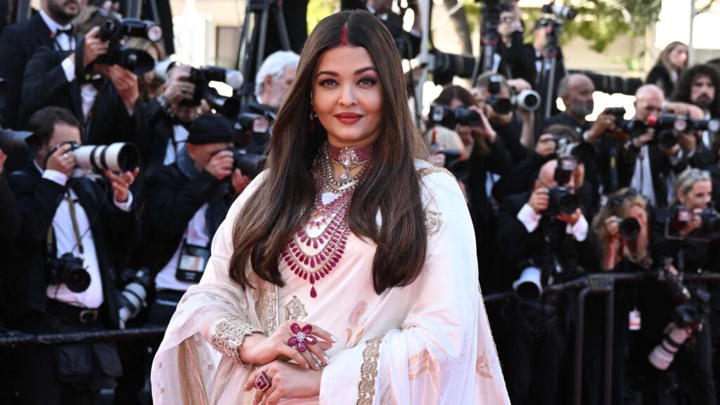 Aishwarya Rai’s Cannes necklace with ivory saree had insane 500 carats of Mozambique rubies and uncut diamonds | Fashion Trends
