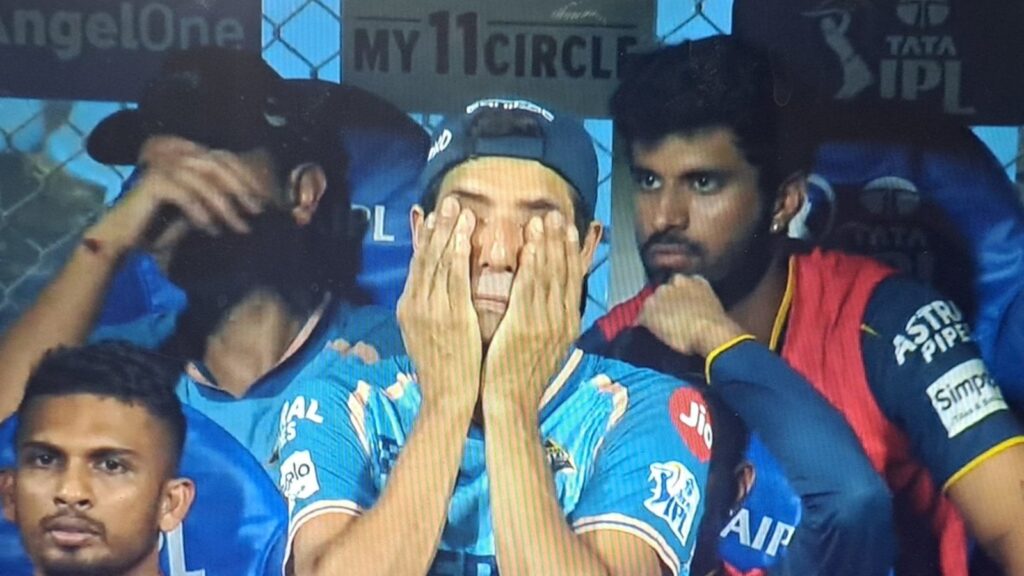 Ashish Nehra screams, then covers face in disgust as Gujarat Titans drop three catches in powerplay vs Mumbai Indians