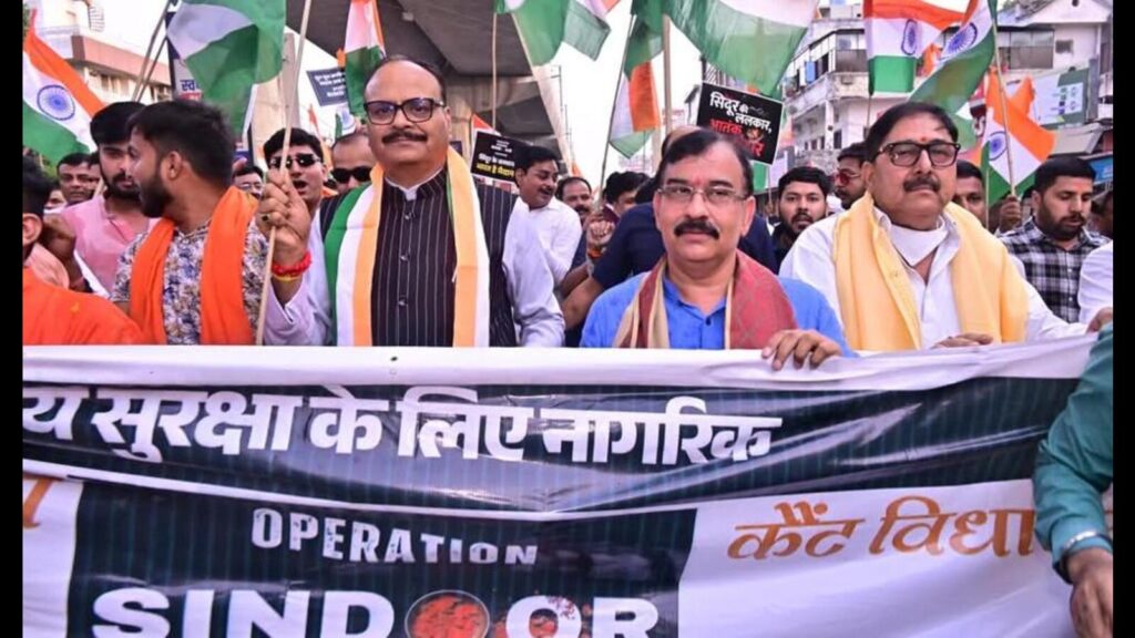 BJP leaders take out Tiranga Yatra across U.P. capital