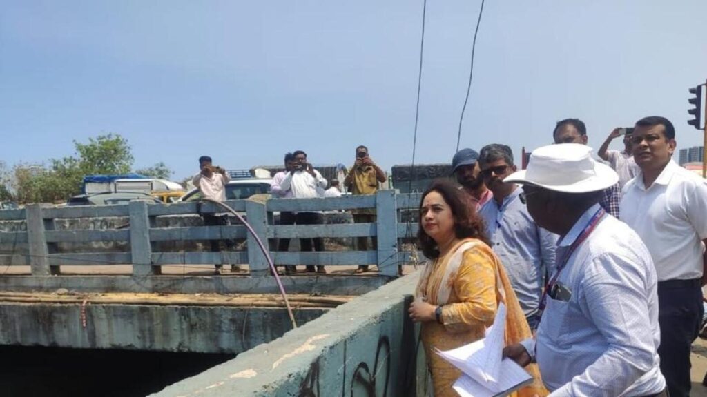 BMC blacklists desilting contractor who adulterated silt with debris | Mumbai news