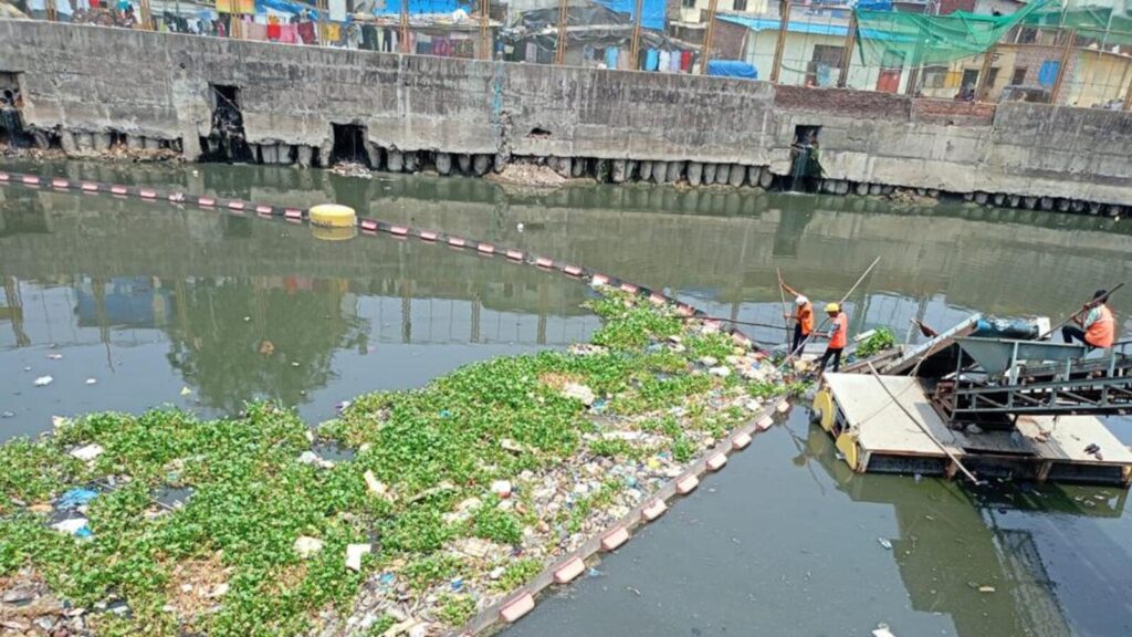 BMC to install 14 more trash booms to stop garbage from flowing into Arabian Sea, Thane Creek | Mumbai news