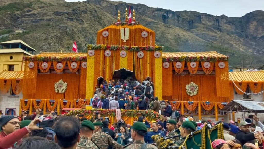 Badrinath Dham portals open amid Vedic chants, 15,000 devotees gather | Latest News India