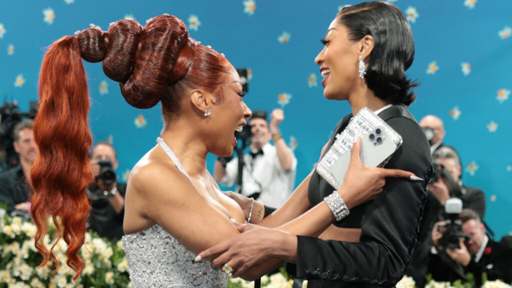Celebrities who broke Anna Wintour’s ‘no phones’ rule at 2025 Met Gala | Hollywood