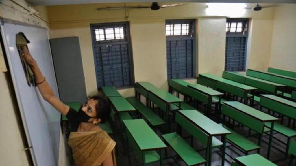 Contract teachers pay hike, many remain unsatisfied | Mumbai news