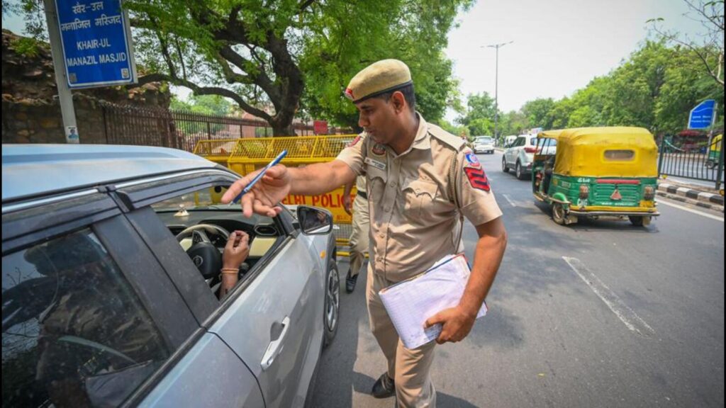 Delhi cancels leaves of officials and doctors until further notice | Latest News Delhi