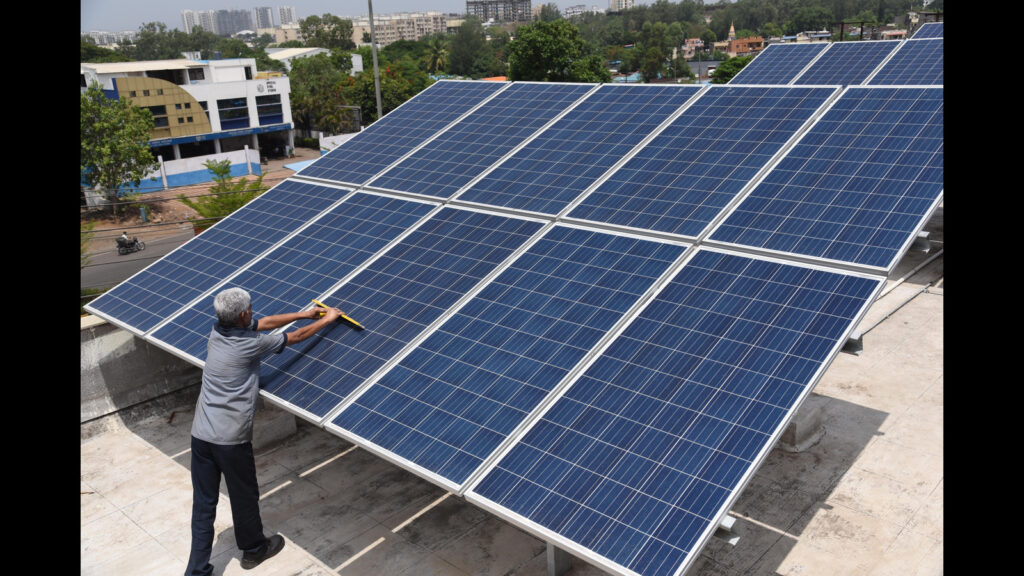 Delhi govt to give ₹30k subsidy for solar panels at houses | Latest News Delhi