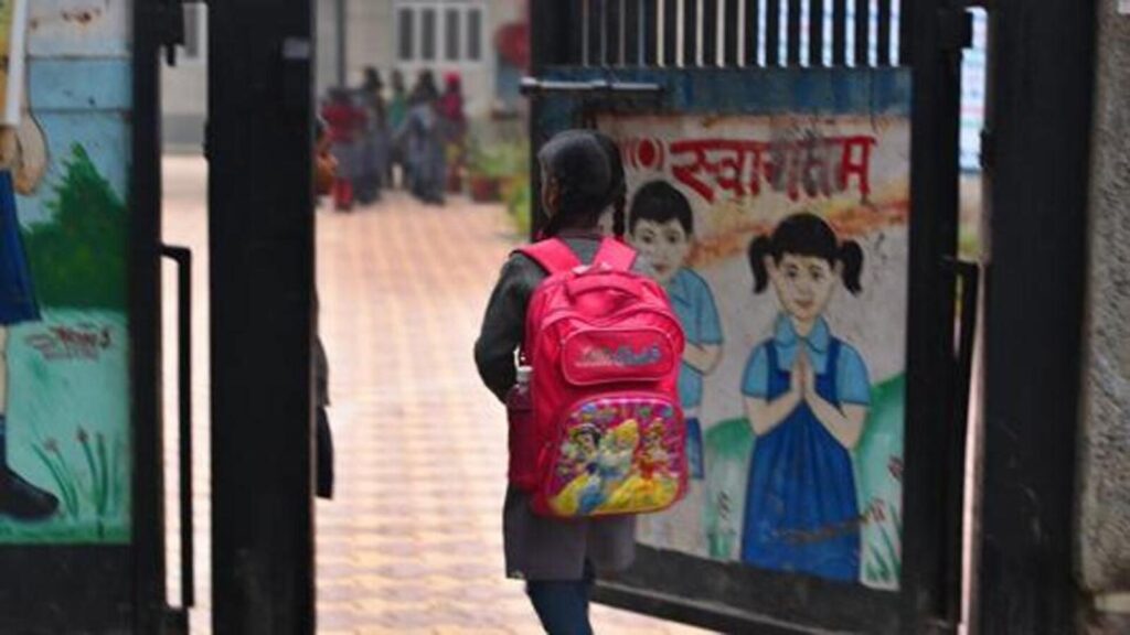 Delhi parents protest outside DoE, demand rollback of fee hikes | Latest News Delhi