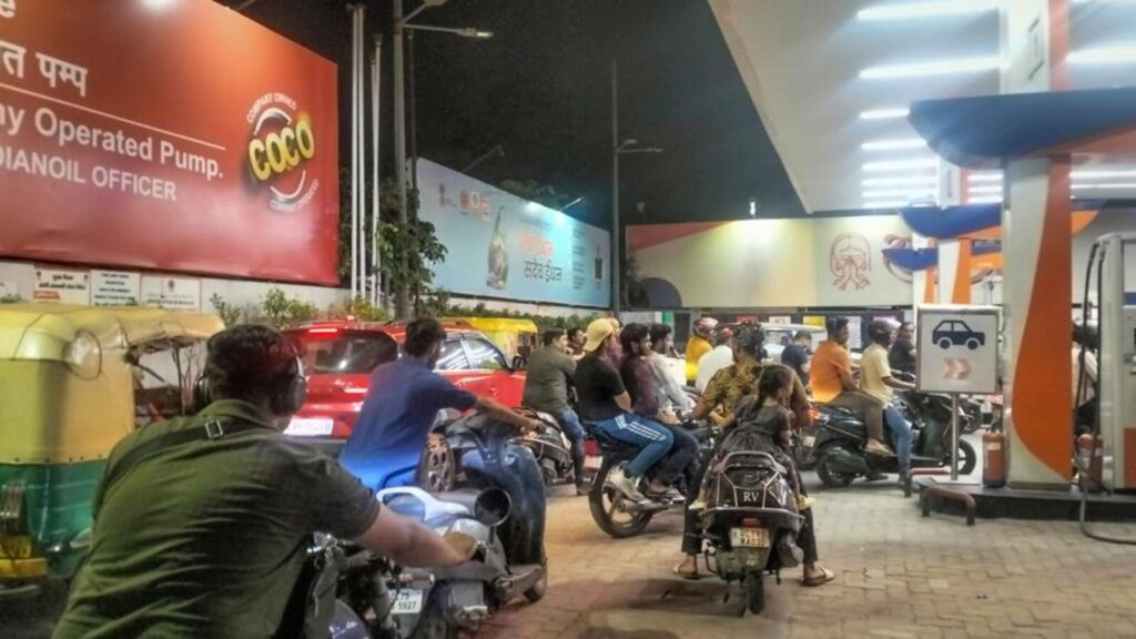 Delhi residents resort to panic buying, hoarding of essentials | Latest News Delhi