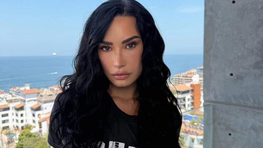 Demi Lovato leaves fans confused as she looks ‘unrecognisable’ in latest pics: ‘Why does everyone have surgery?’ | Hollywood