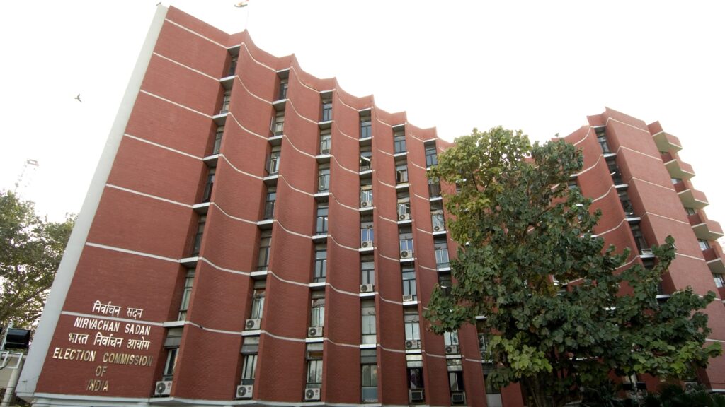 EC to provide mobile phone deposit facility for voters at polling stations | Latest News India