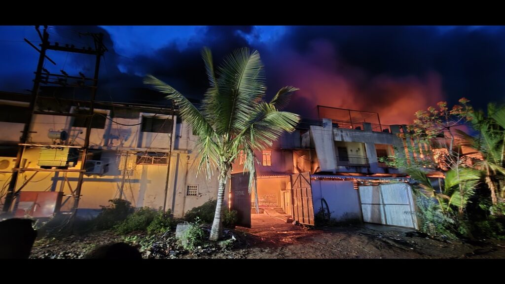 Eight killed in major fire at textile factory in Solapur 