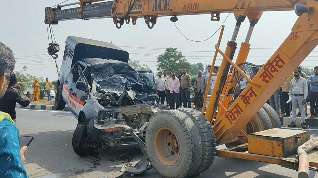 Four cops among 5 killed in Aligarh road accident