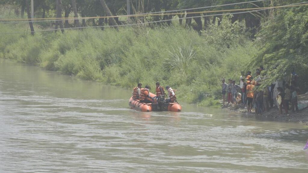 Ghaziabad: Boy feared drowned in Upper Ganga Canal while making reels