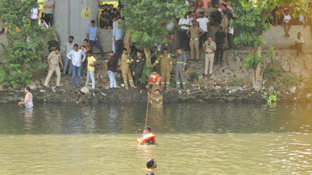 Ghaziabad: Traffic cop drowns after rescuing woman from Hindon canal