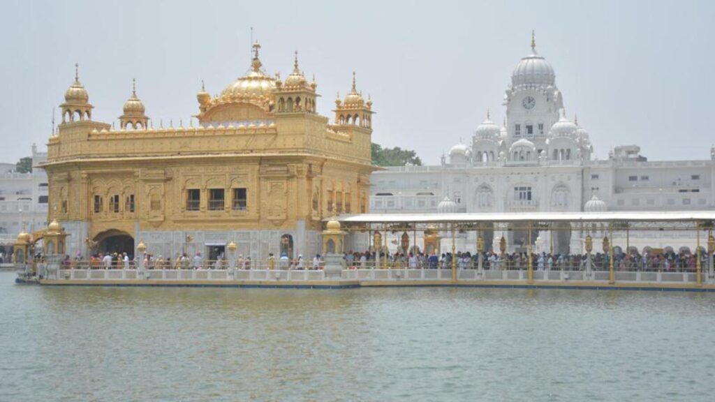 Head granthi denies army statement on air defence guns at Golden Temple