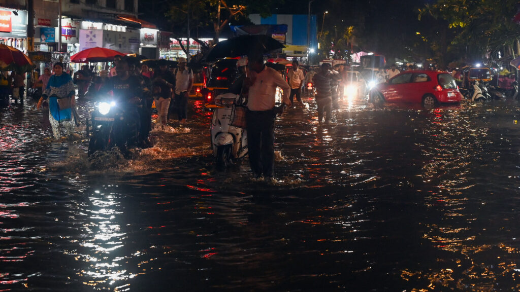 Heavy rainfall likely in Mumbai, Bengal today; IMD predicts showers for Delhi: Weather updates | Latest News India