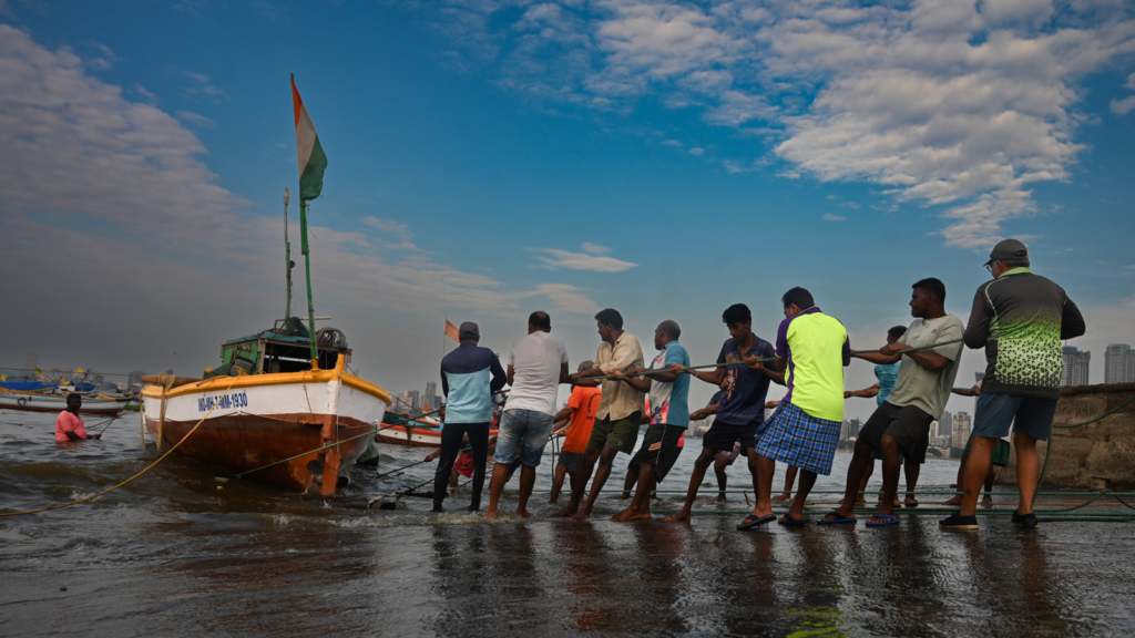 IMD forecasts heavy rain in coastal Maharashtra districts; yellow alert for Mumbai | Latest News India