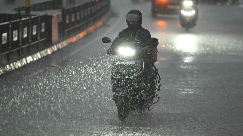 IMD issues orange alert for parts of Kerala, heavy rainfall likely over the week | Latest News India