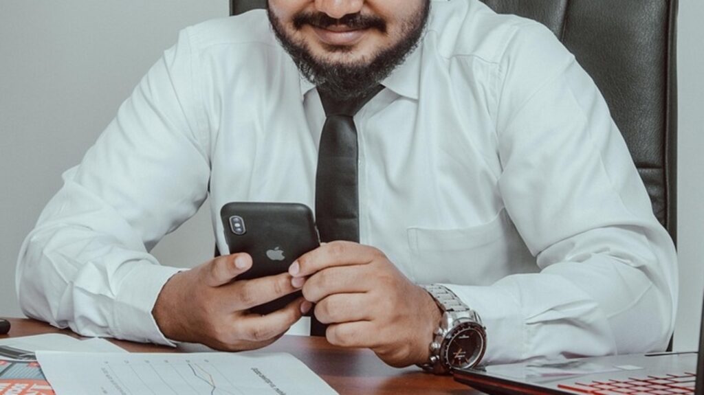 Indian-origin founder criticised for publicly calling out ex-employee’s motivational post | Trending