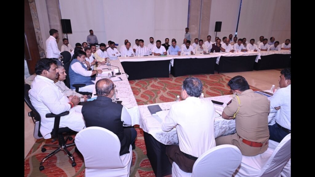 Industries in Chakan raise infra issues with Uday Samant