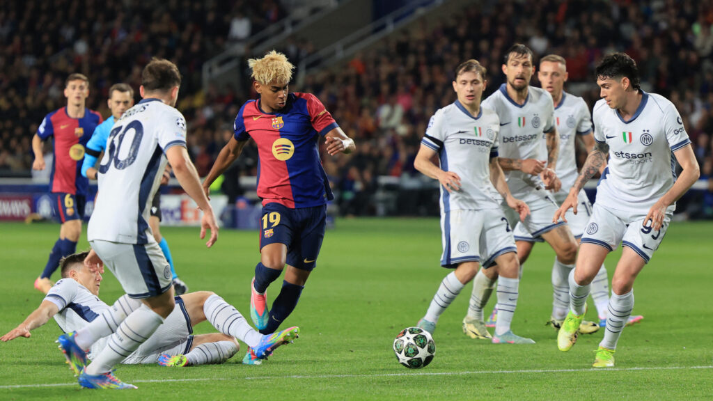 Inter Milan manage to hold Barcelona as thrilling Champions League semifinal first leg ends in 3-3 draw | Football News