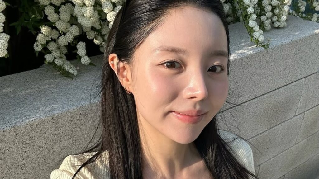 Jeong Ji Woo recommends daily sheet masks: Shortcut to dewy, radiant and fresh skin | Health