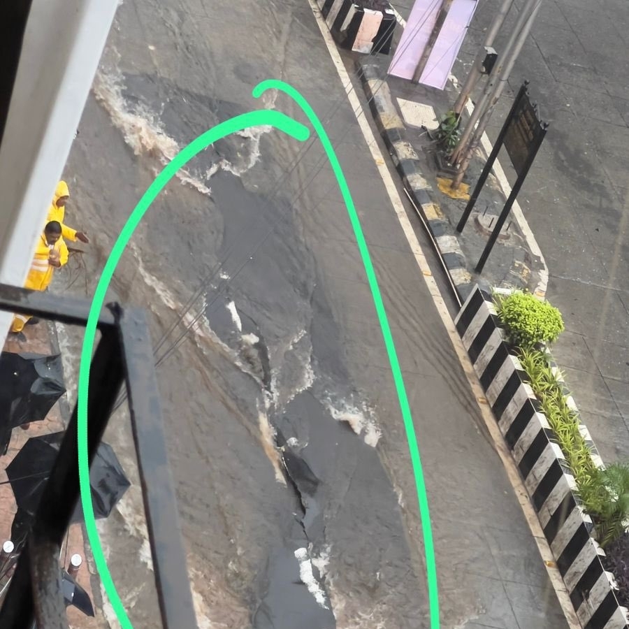 Kemps Corner road disintegrates after heavy rainfall in Mumbai, traffic disrupted | Trending