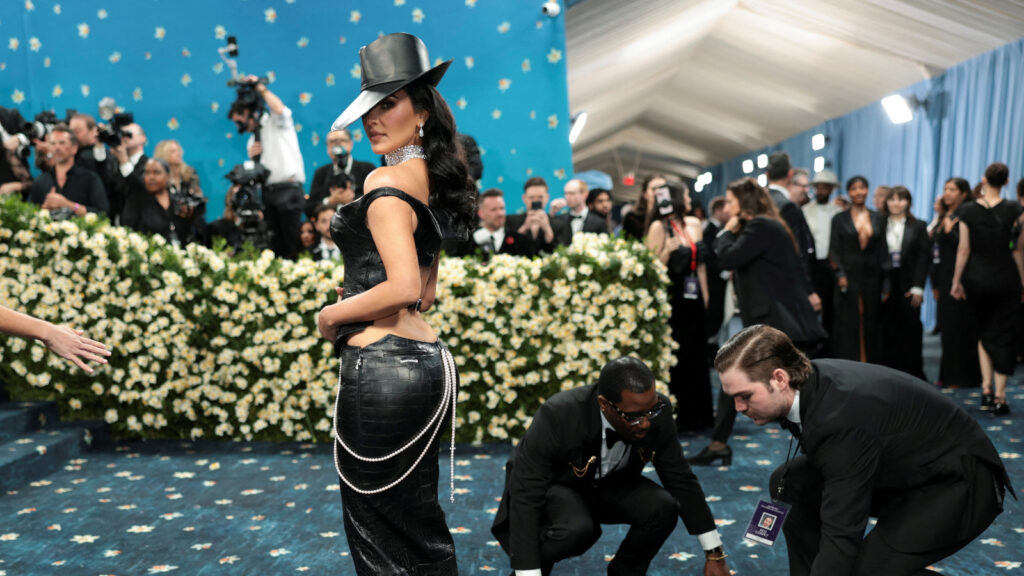 Meta Gala: 8 celebrities who broke the famous ‘no phone’ rule ft Kim Kardashian | Hollywood