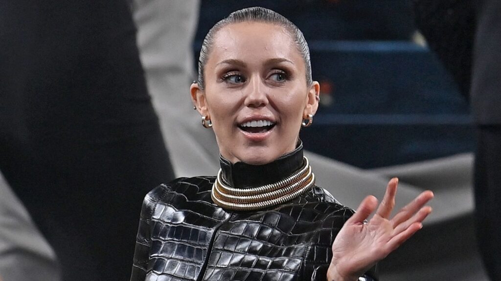 Miley Cyrus details ‘extremely excruciating’ health scare she faced while co-hosting show with Dolly Parton