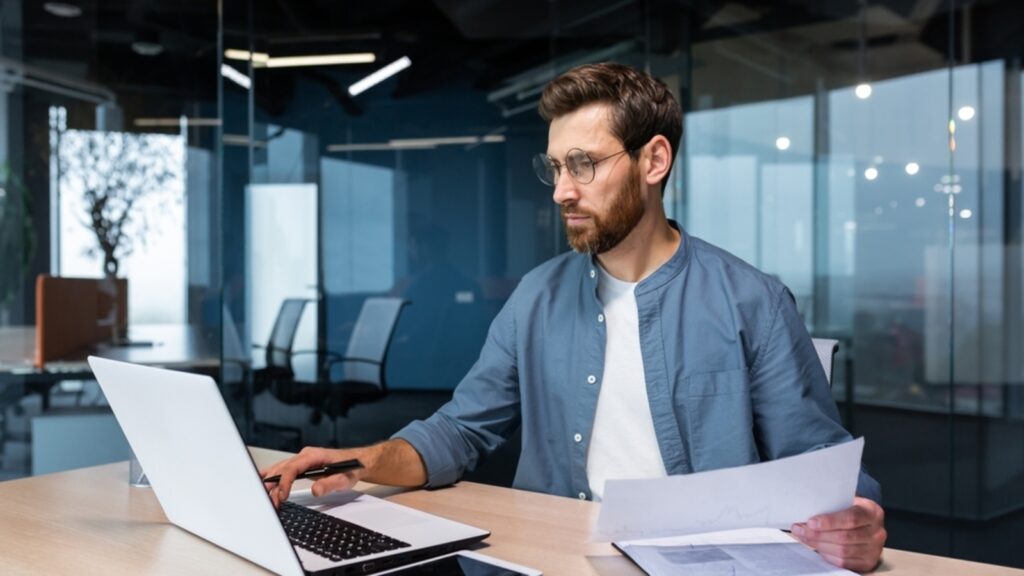 Modern and comfy workwear for better productivity: 5 essential pieces and styling tips for men | Fashion Trends