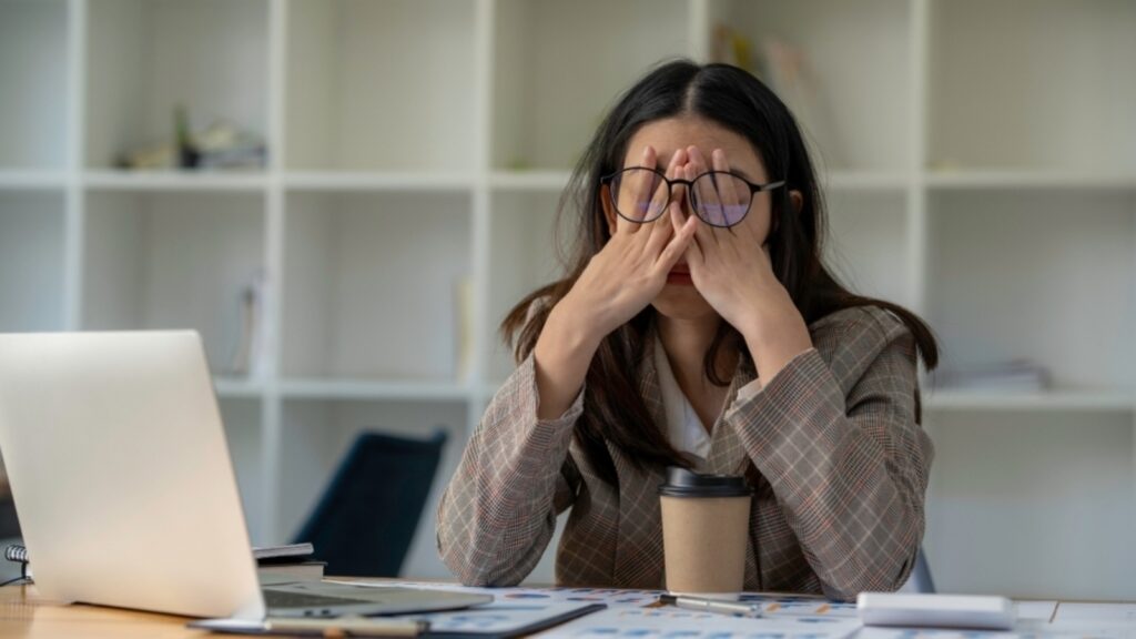 Neuroscientist explains 5 ways criticising everything can harm your brain health: ‘Puts you in victim mindset’ | Health