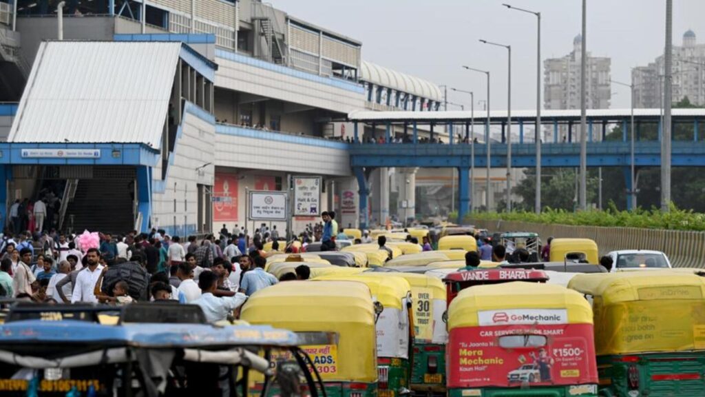 Noida: Action on overloaded autorickshaws triggers fare hike, commuters protest