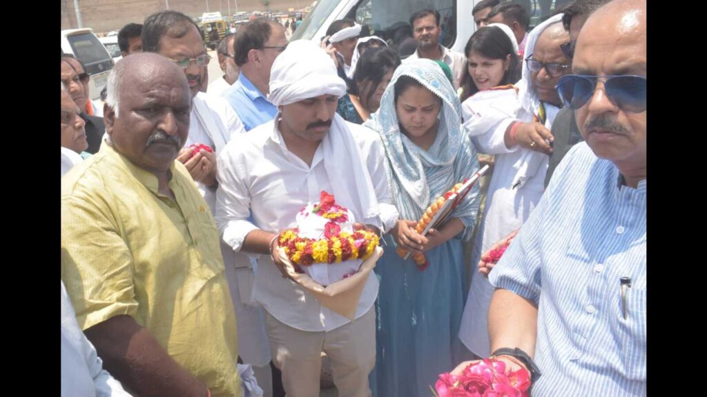 Pahalgam victim Shubham Dwivedi’s ashes immersed at Sangam