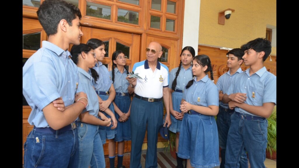 Panchkula: Retired IAF pilot shares 1971 war stories at The Gurukul