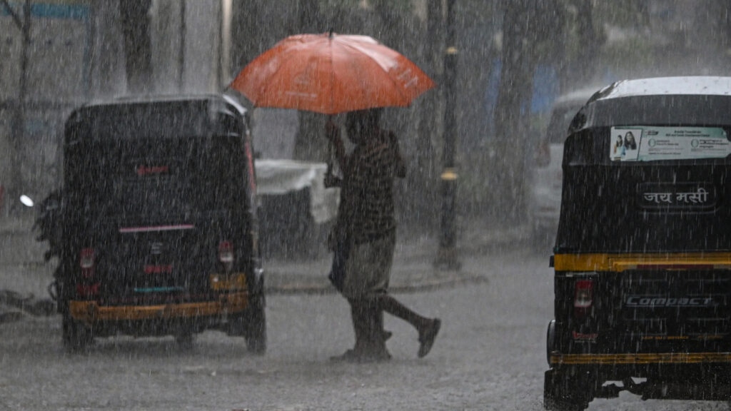 Pre-monsoon rain lashes parts of Mumbai, IMD predicts more showers for the city today | Latest News India