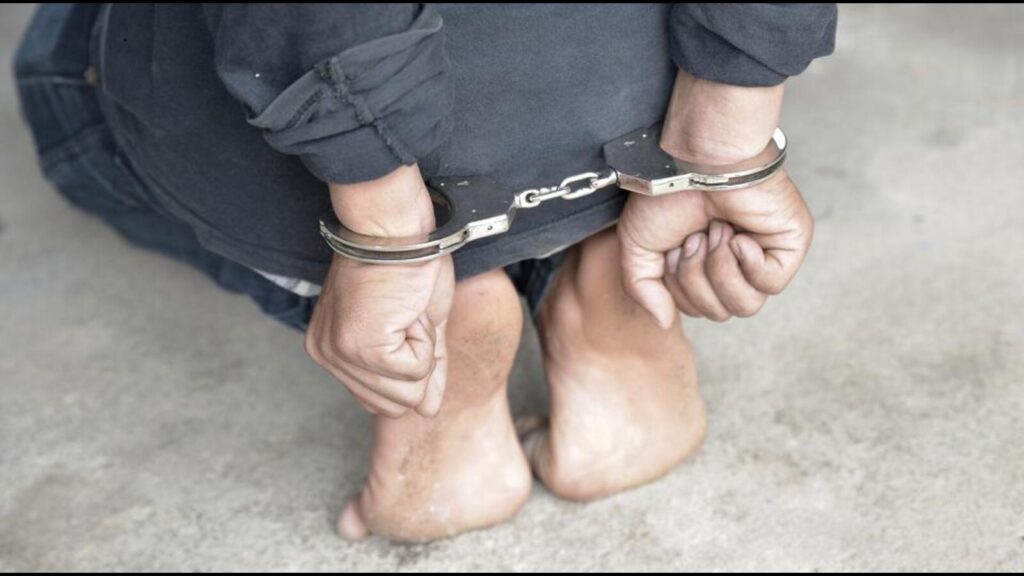 SHO, ASI suspended for ‘torturing peddlers’