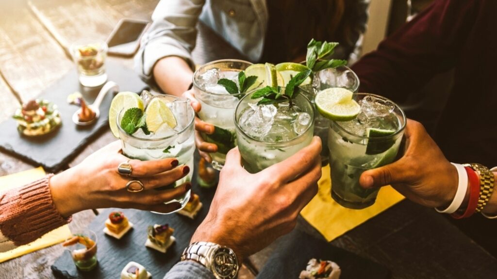 Say goodbye to sodas this summer: 5 refreshing keto drinks with the best seasonal flavours