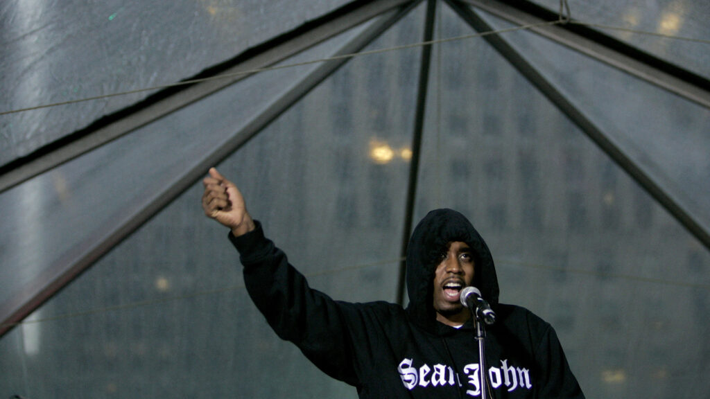 Sean ‘Diddy’ Combs could expose big Hollywood names in upcoming trial, R. Kelly’s attorney claims in a resurfaced clip