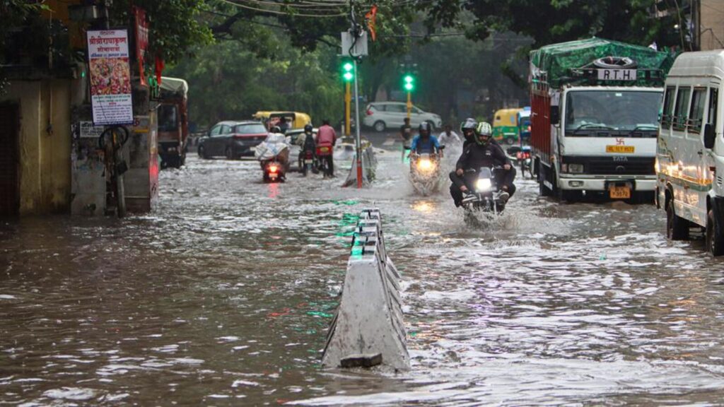 South Delhi faces waterlogging threat as drain cleaning remains behind schedule | Latest News Delhi