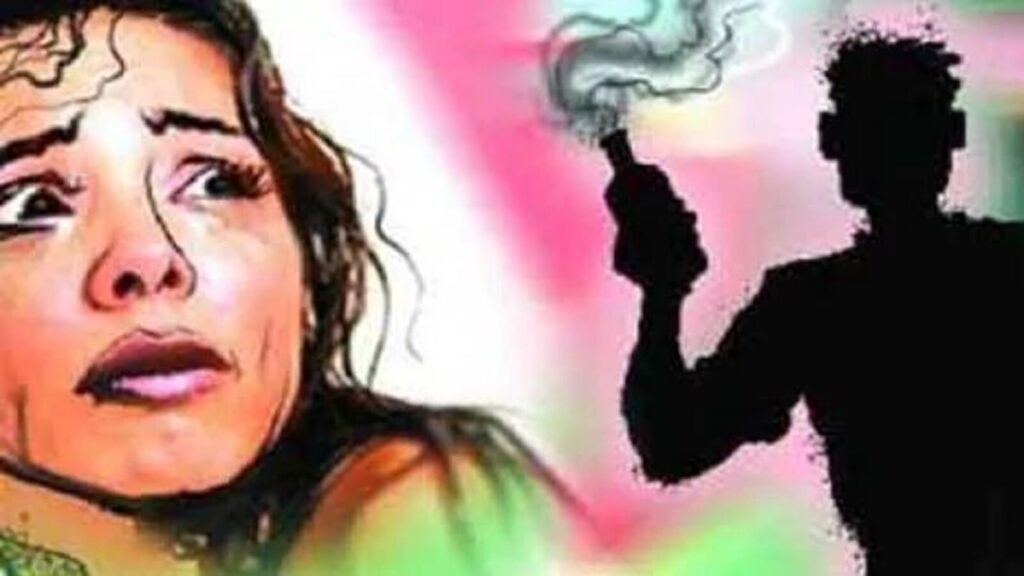Stalker attacks woman advocate with acid-like substance, caught