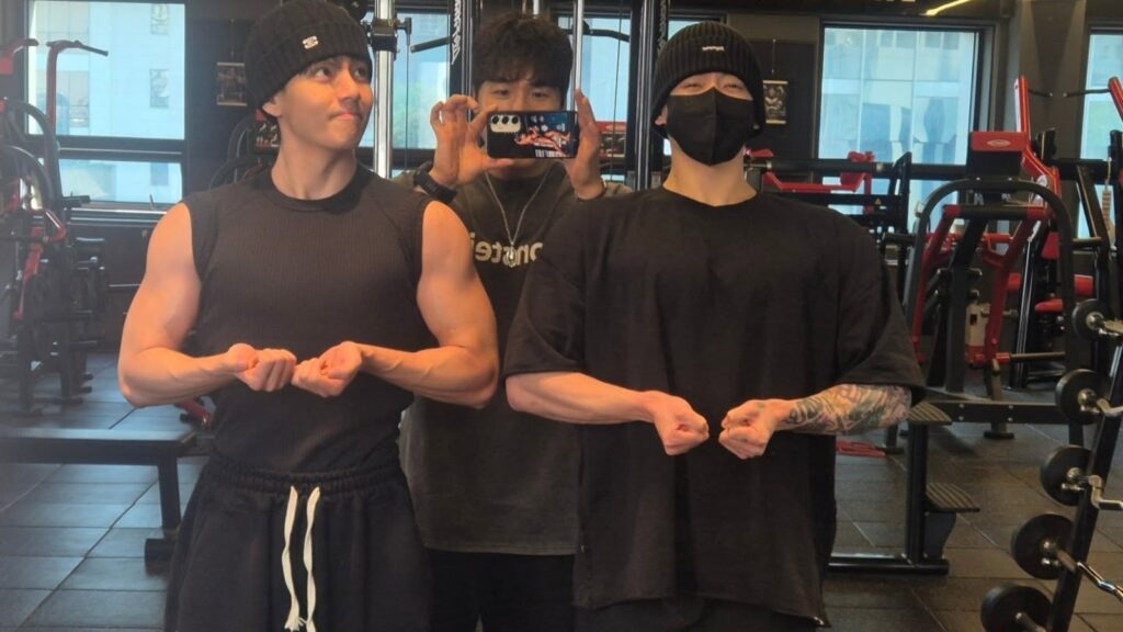 Taehyung and Jungkook flex their ripped arms in unseen pic ahead of military discharge, BTS ARMY reacts
