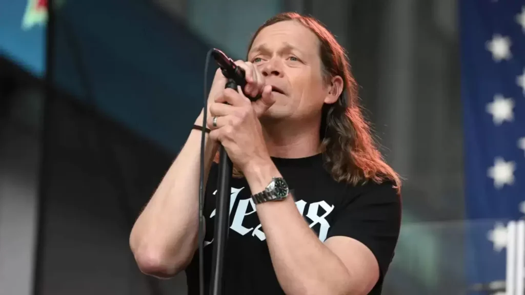 Three Doors Down singer Brad Arnold reveals receiving stage 4 cancer diagnosis