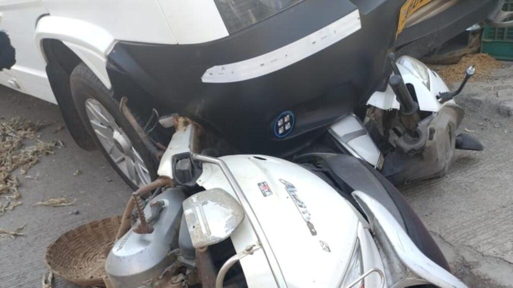 Three pedestrians killed as speeding mini bus enters crowded market