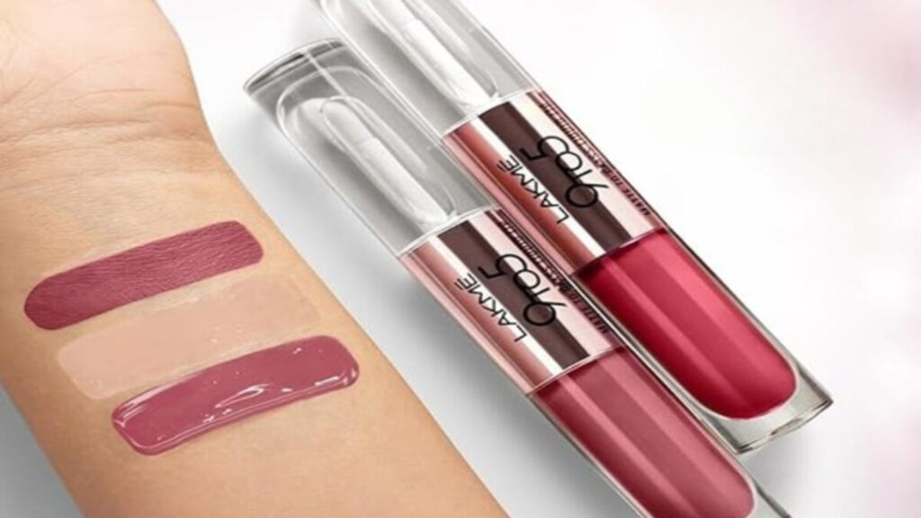 Top 8 Lakme 9 to 5 lipsticks that stay put throughout the day; Flaunt those pout-perfect lips | Fashion Trends