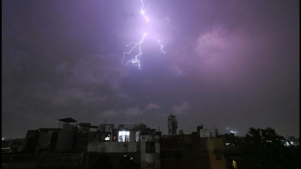 Two killed on Wednesday as sudden rain lashes Delhi | Latest News Delhi