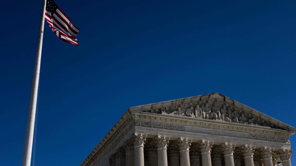 US govt asks Supreme Court to strip legal protections from Venezuelan migrants