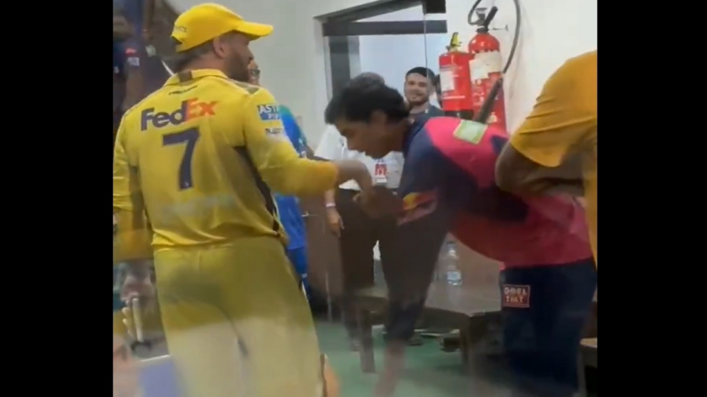 Vaibhav Suryavanshi enters CSK dressing room to touch MS Dhoni’s feet again, video sends cricket fans in a frenzy